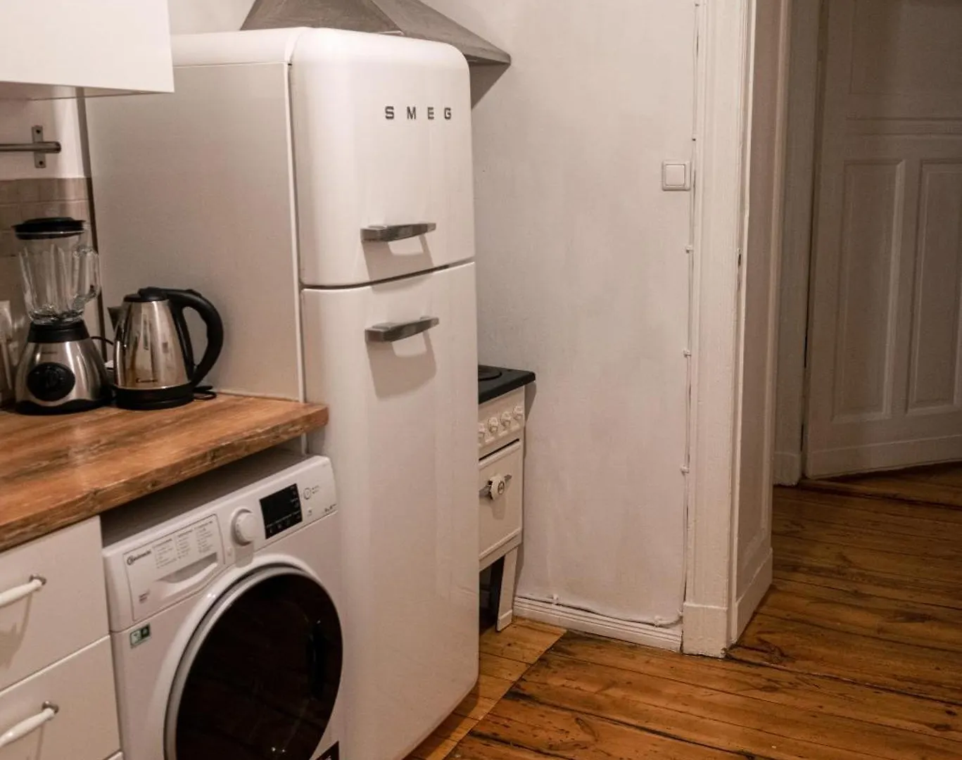 Artistic Altbau Apartment Berlim