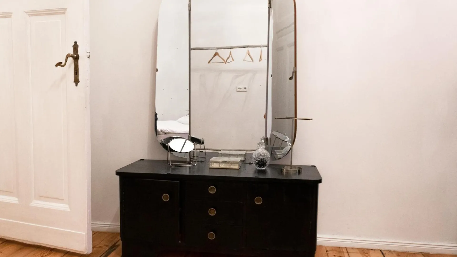 Artistic Altbau Apartment ベルリン